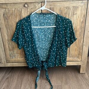 Brandy Melville tie in front floral top